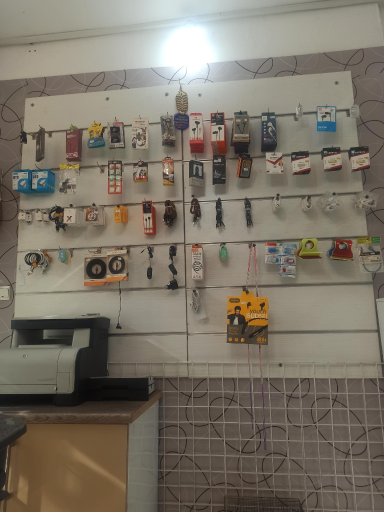 عکس کافی نت و موبایل کوروش