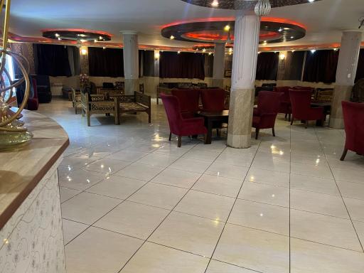 عکس سرای سنتی بلوط