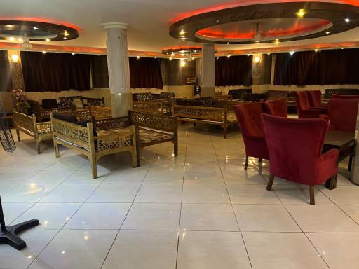 عکس سرای سنتی بلوط