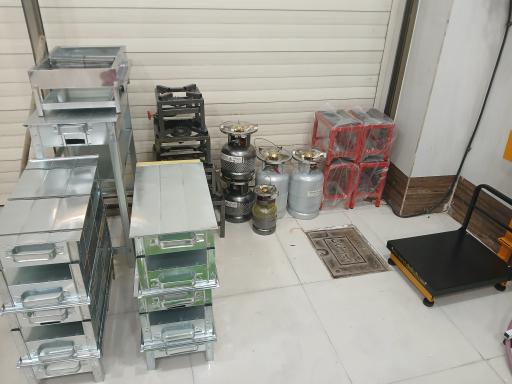 عکس فروشگاه ظروف آشپزخانه کاج