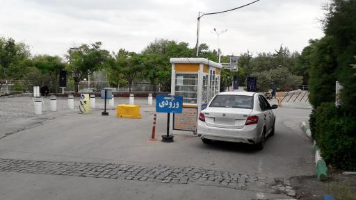 عکس ورودی پارکینگ وکیل آباد امام رضا ۶