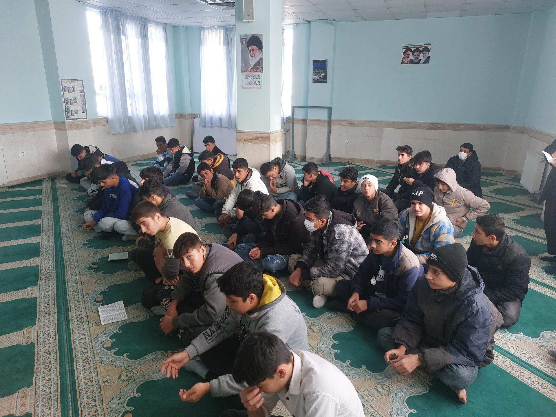 عکس دبیرستان غدیر قلعه عزیز