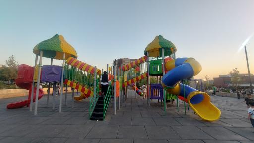 عکس زمین بازی کودکان