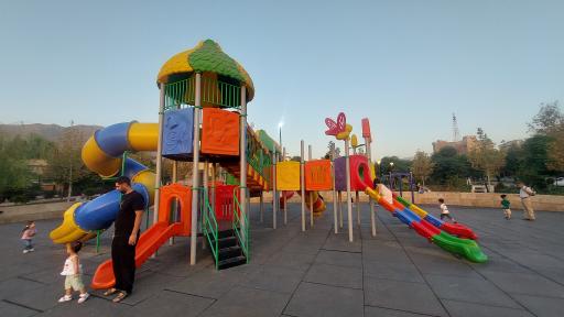 عکس زمین بازی کودکان