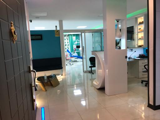 عکس دندانپزشکی رایان دکتر حسین قادریان