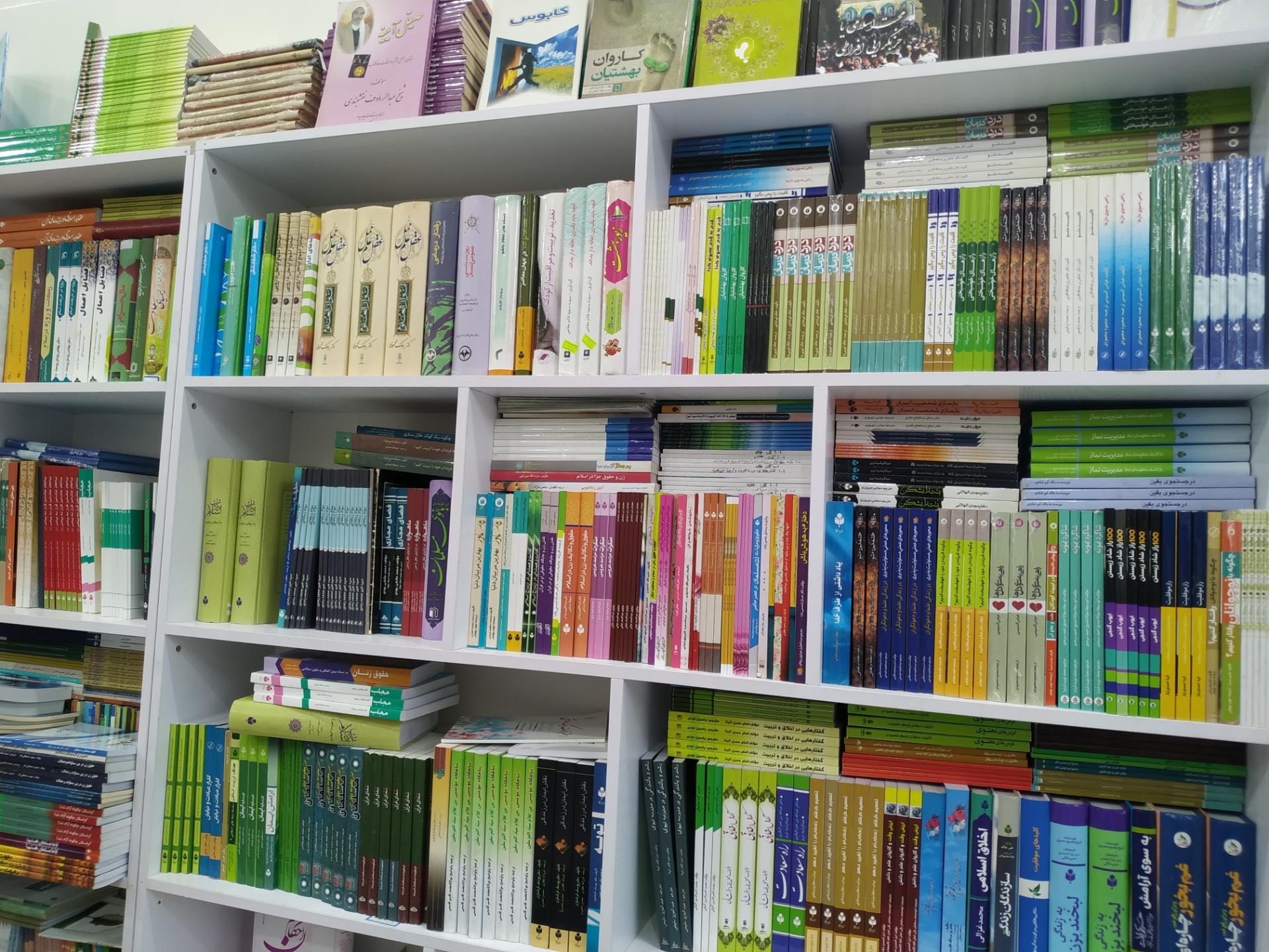 عکس فروشگاه اینترنتی کتاب  ایمان بوک ( شعبه دوم و انبار کتابسرای امام شافعی)