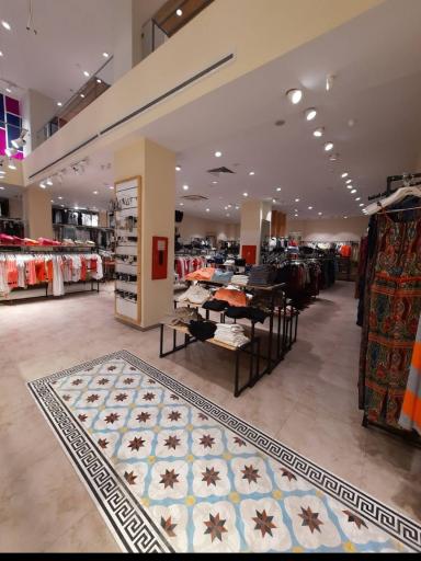 عکس فروشگاه مولتی برند