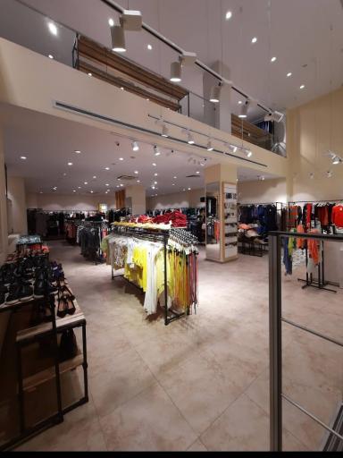 عکس فروشگاه مولتی برند