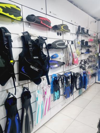 عکس شرکت آبهای نوشین ساختمان مبین