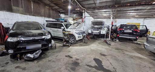 عکس تعمیرگاه ژاپن سرویس