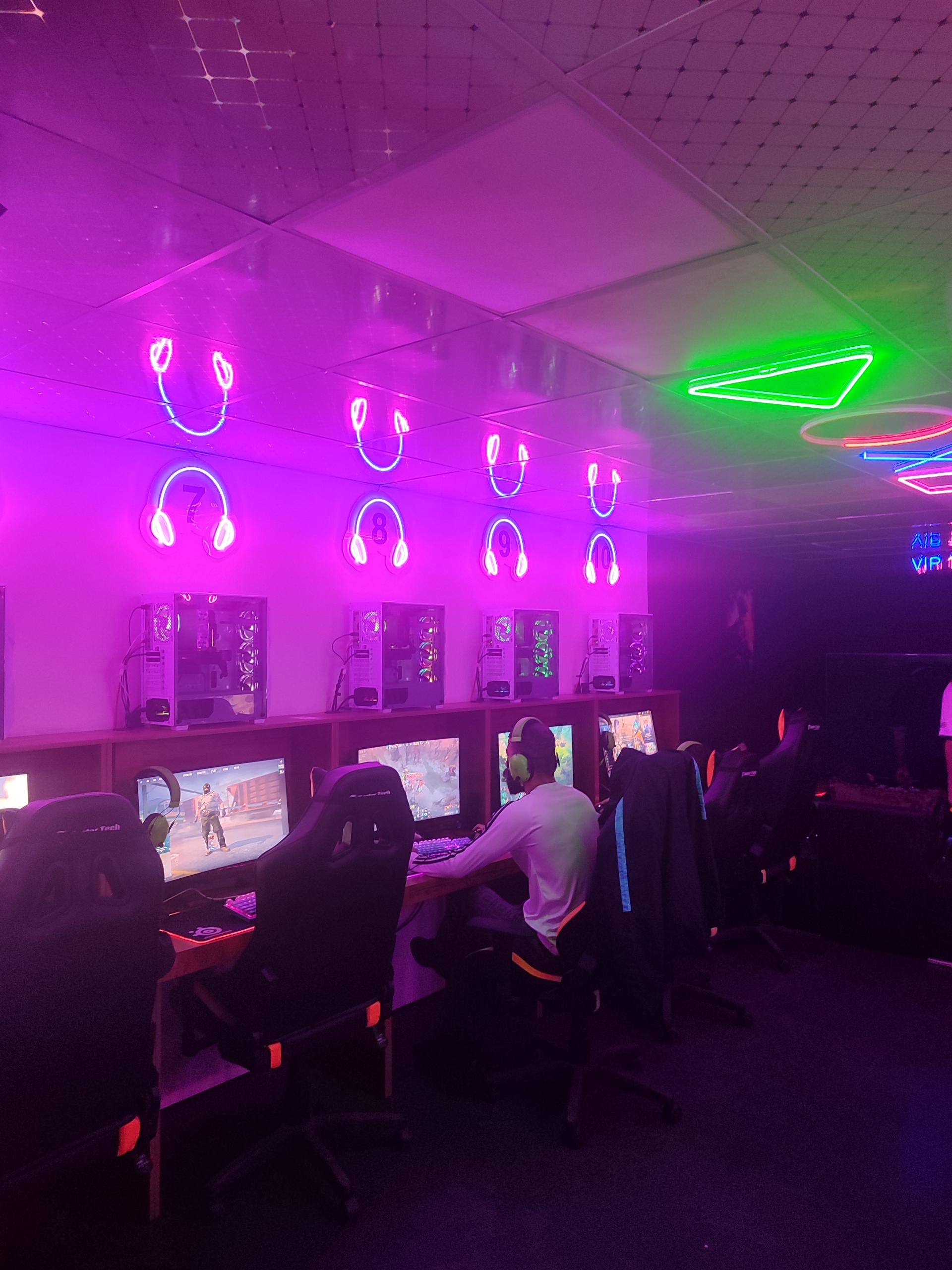 عکس گیم نت سبز