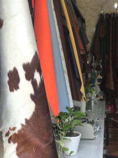 عکس کارگاه تولیدی چرم مهر لیلی