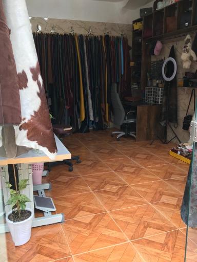 عکس کارگاه تولیدی چرم مهر لیلی