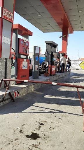 عکس پمپ بنزین پادنا