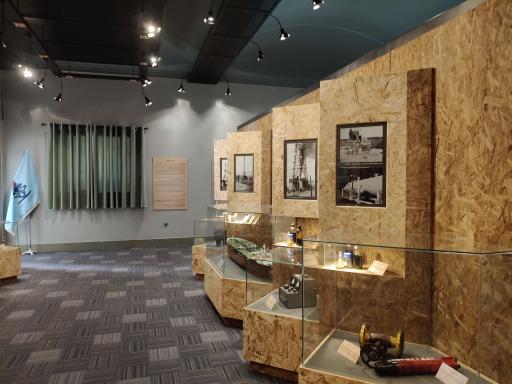 عکس موزه نفت