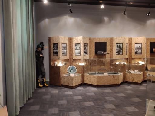 عکس موزه نفت