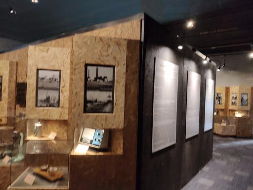 عکس موزه نفت