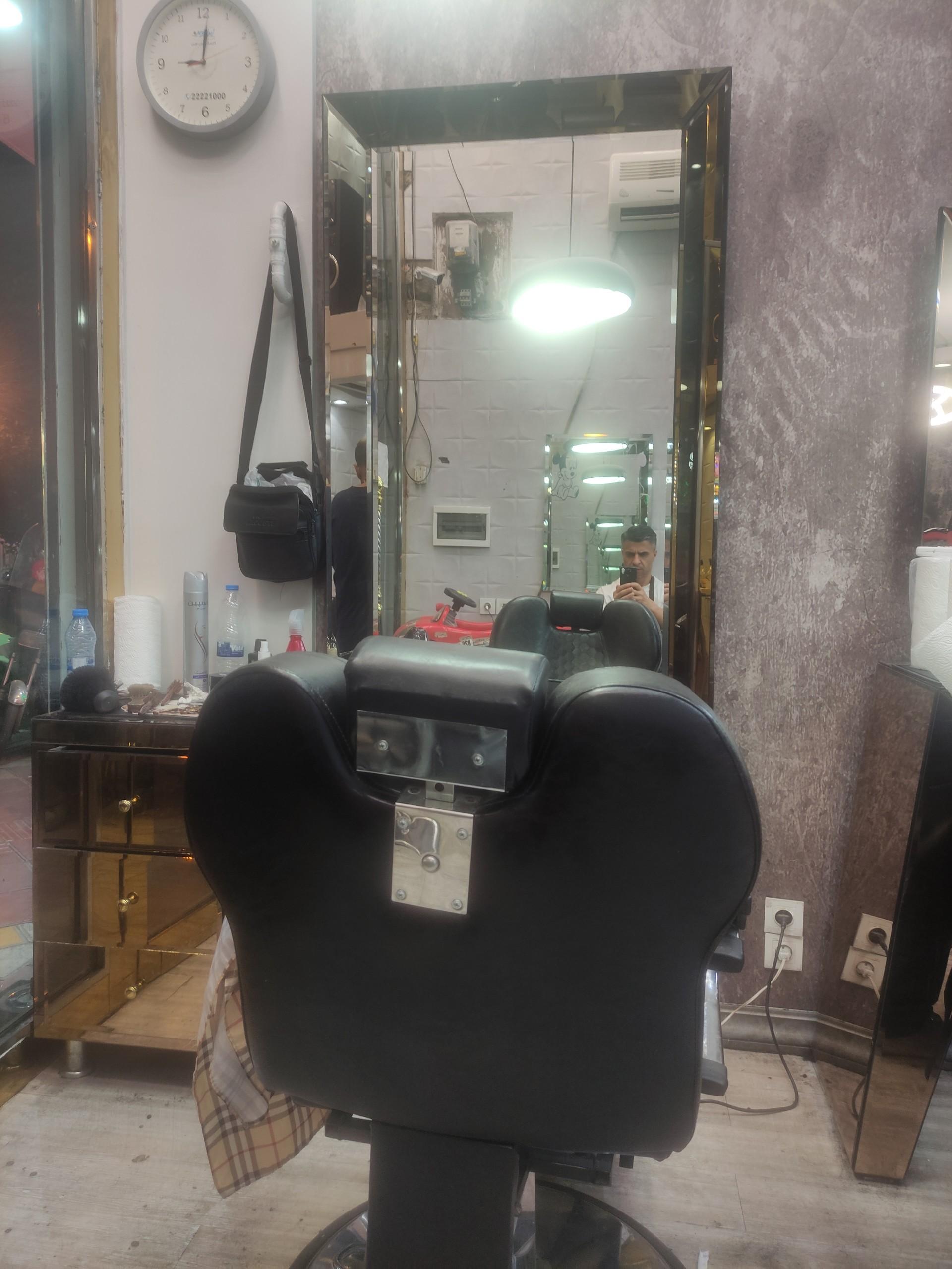 عکس آرایشگاه مردانه پرهام 