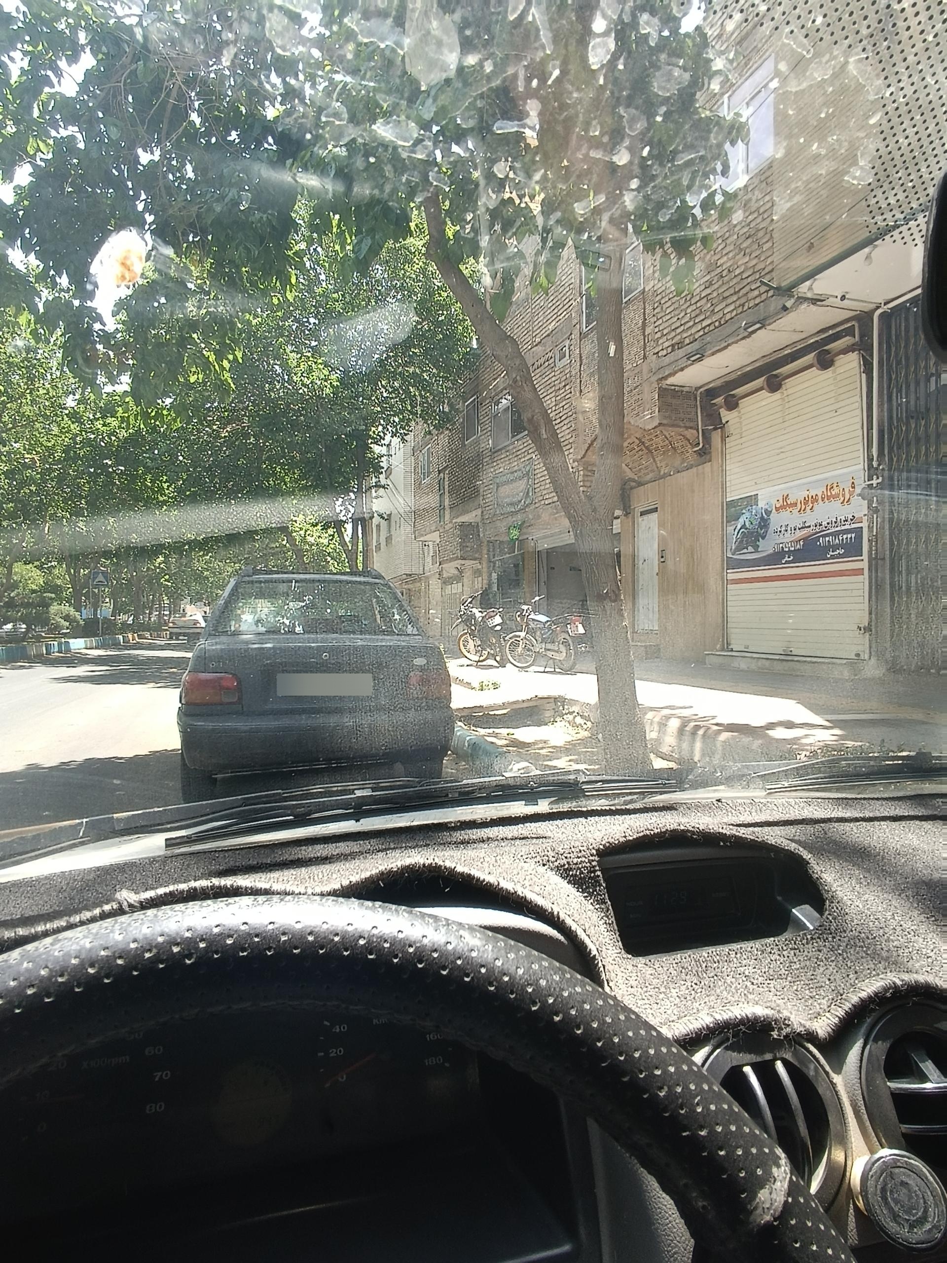 عکس فروشگاه موتور سیکلت