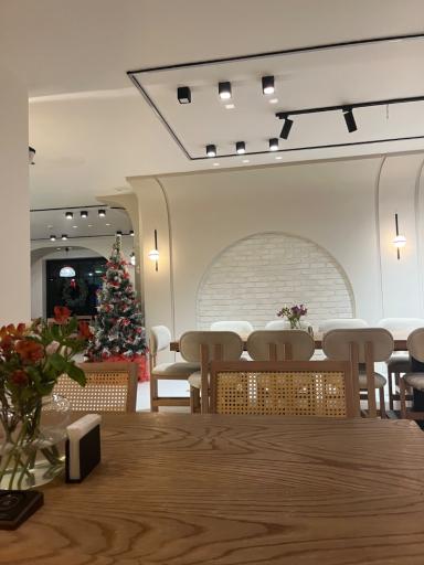 عکس کافه رستوران هاست