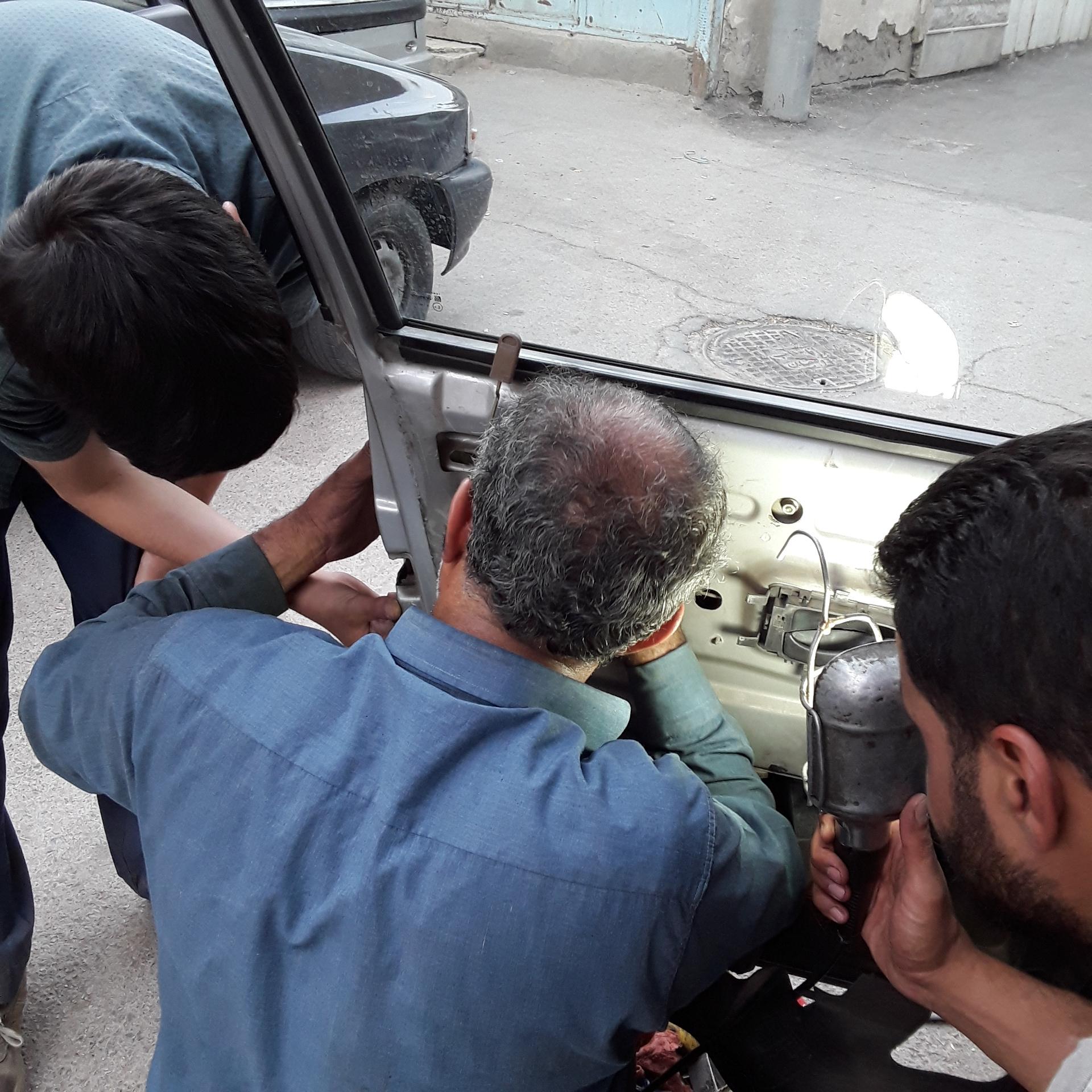 عکس قفل سازی اتومبیل مهدی(حاجی صنعتی)