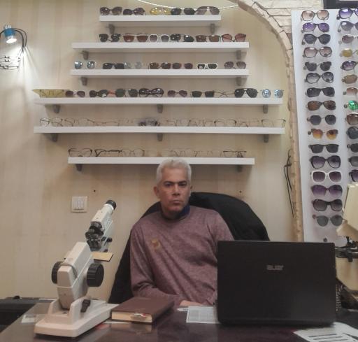 عکس عینک سازی روشن