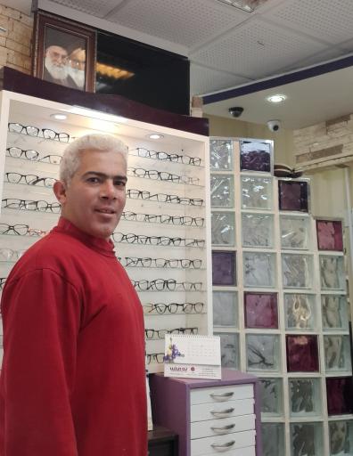 عکس عینک سازی روشن