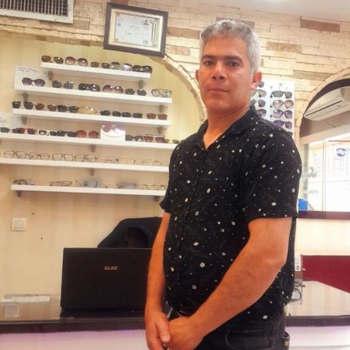 عکس عینک سازی روشن