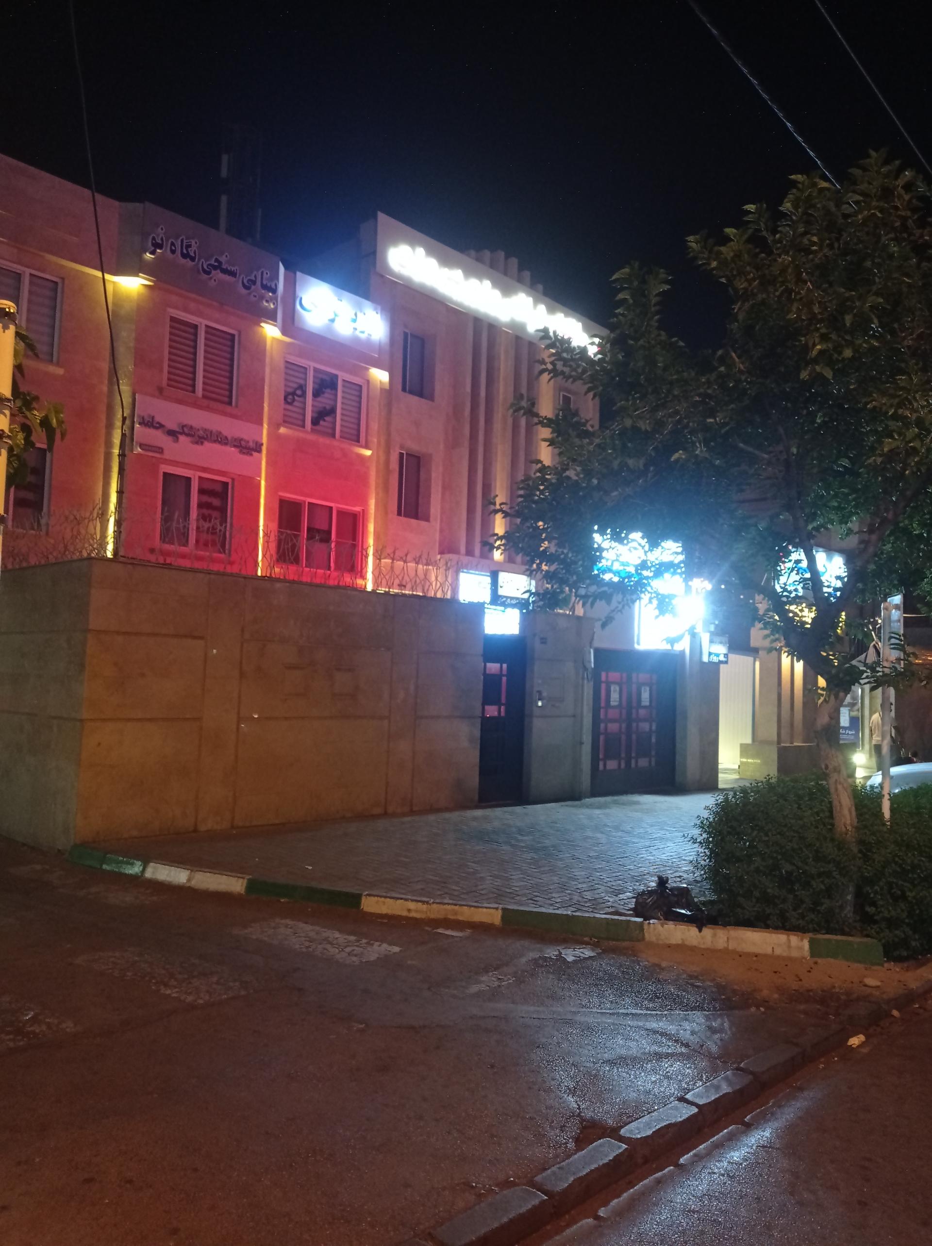 عکس بینایی سنجی و عینک نگاه نو