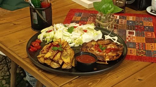 عکس کافه کتاب راوی