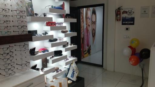 عکس بینایی سنجی و عینک نگاه نو