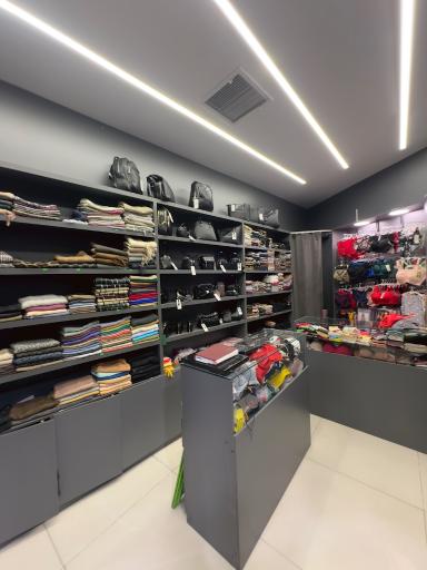آدرینا استور
