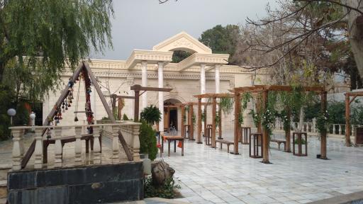 عکس باغ عمارت بیست