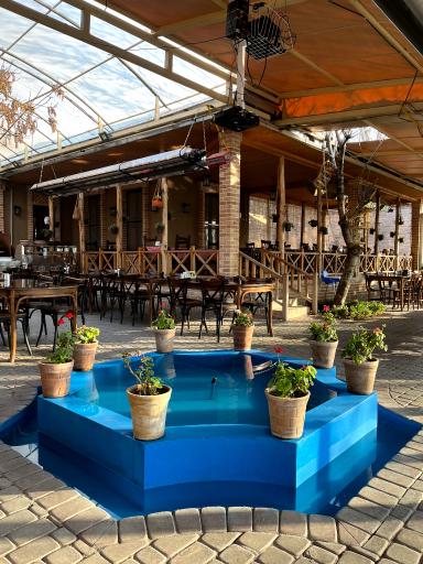 عکس کافه رستوران ایران کوچک