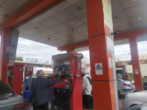 عکس پمپ بنزین آپادانا