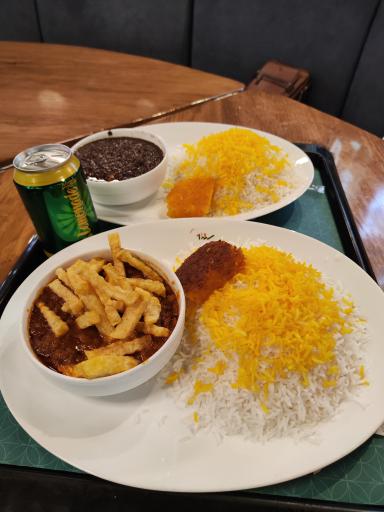 فود کورت مرکز خرید مهراد مال 