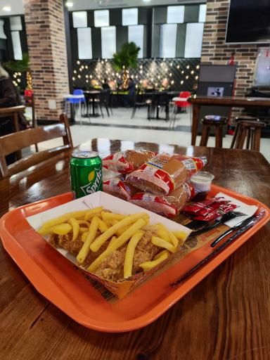 فود کورت مرکز خرید مهراد مال 