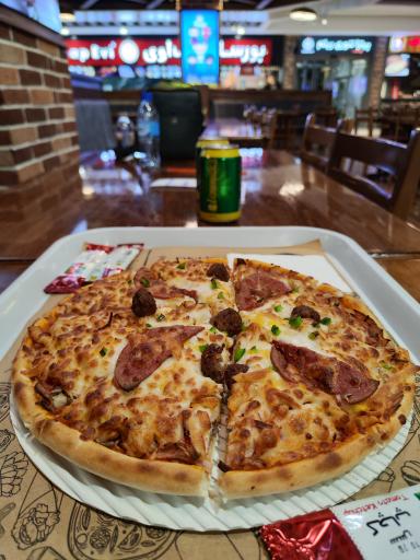 فود کورت مرکز خرید مهراد مال 