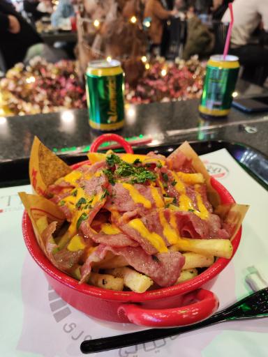 فود کورت مرکز خرید مهراد مال 