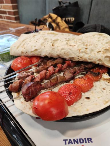 فود کورت مرکز خرید مهراد مال 