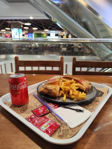 عکس فود کورت مرکز خرید مهراد مال 