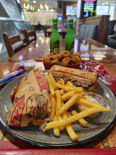 عکس فود کورت مرکز خرید مهراد مال 