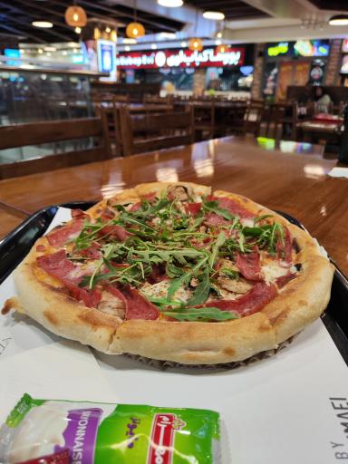 عکس فود کورت مرکز خرید مهراد مال 