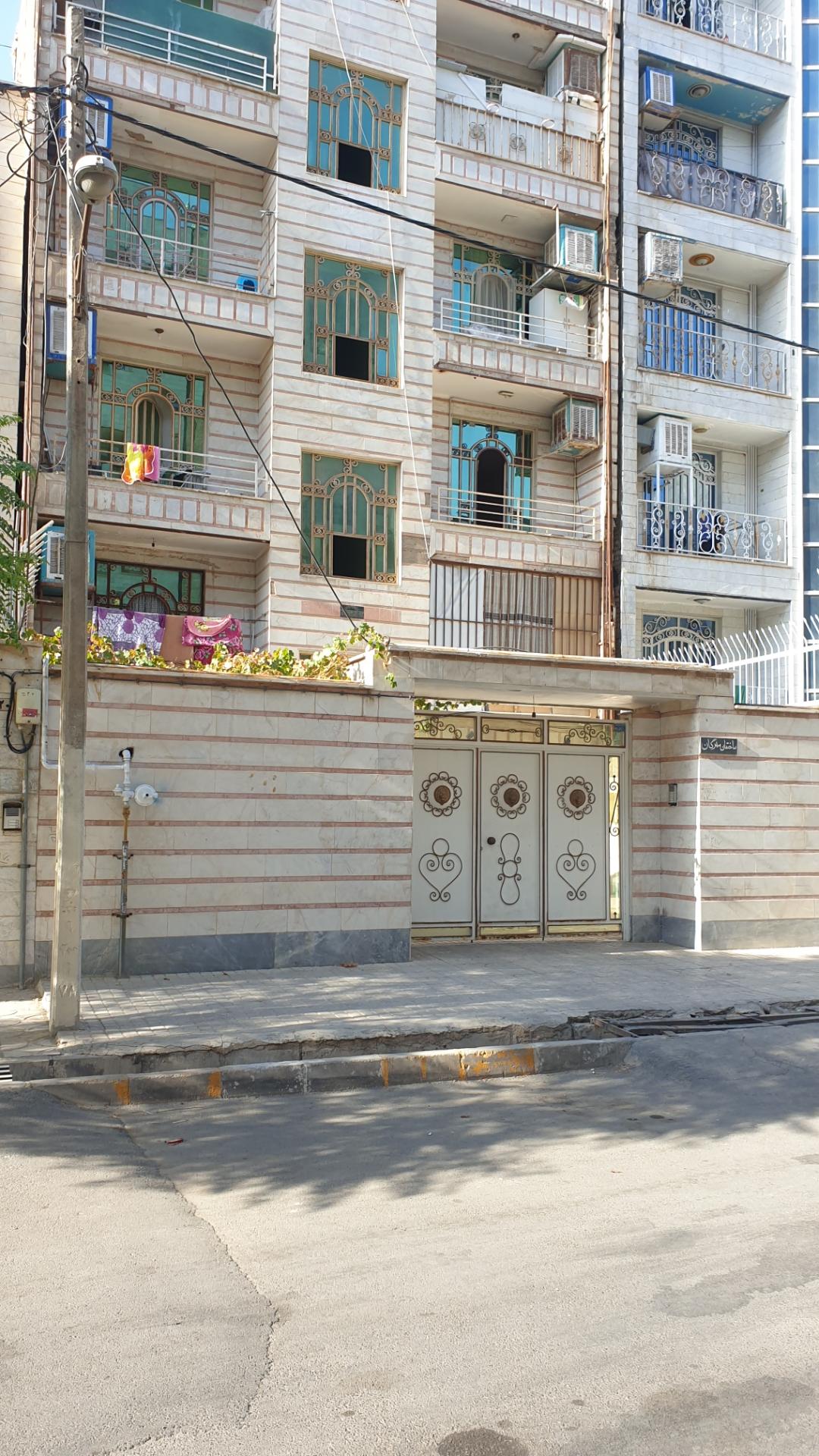 عکس ساختمان مهرگان