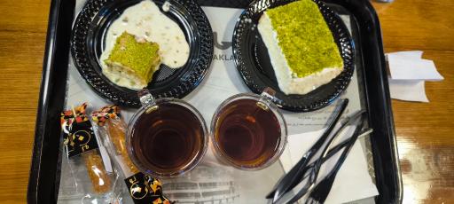 عکس فود کورت مرکز خرید مهراد مال 