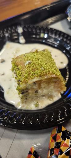 عکس فود کورت مرکز خرید مهراد مال 