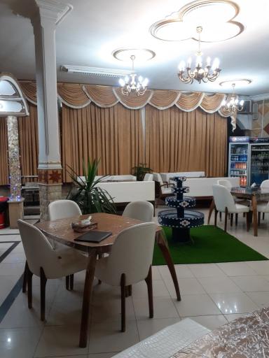 عکس رستوران و سالن غذاخوری تراژه