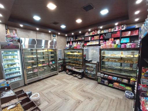 عکس شیرینی سرای بلوط