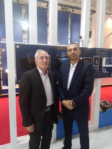 عکس نماینده تعمیرات آیفون کالیوز