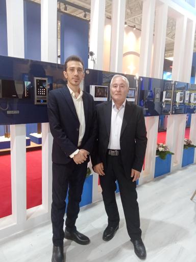 عکس نماینده تعمیرات آیفون کالیوز